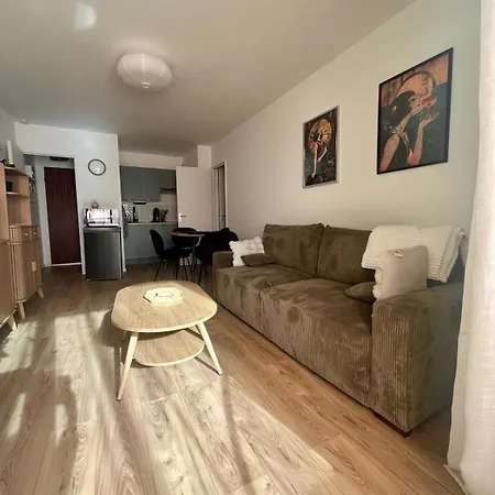 Serenity, Appt Avec Loggia à 5min De La Apartamento